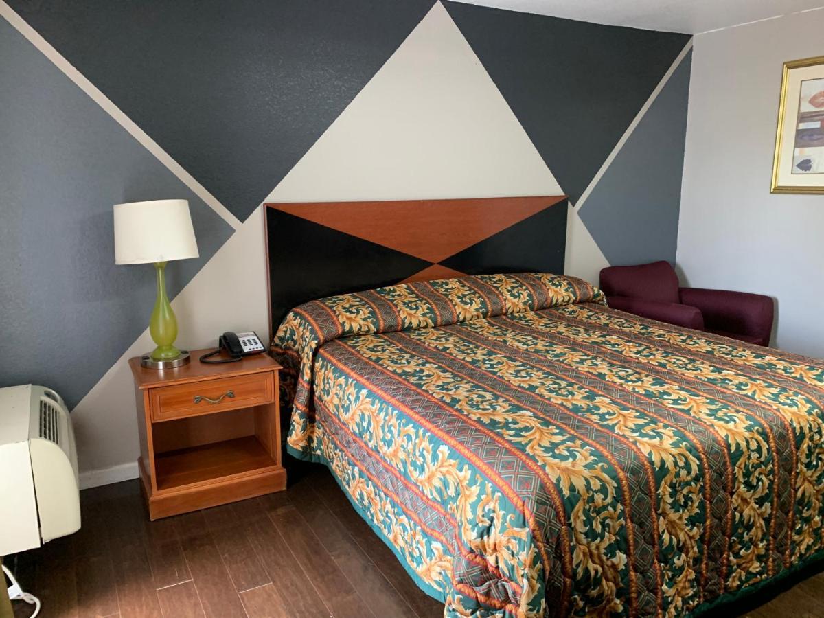 נוקסוויל Royal Inn & Suites מראה חיצוני תמונה