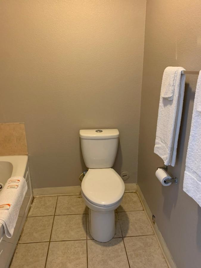 נוקסוויל Royal Inn & Suites מראה חיצוני תמונה